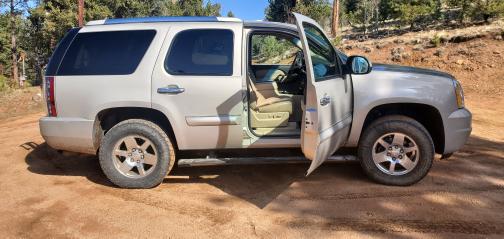 Photo 3 of 4 of 2007 GMC Yukon Denali